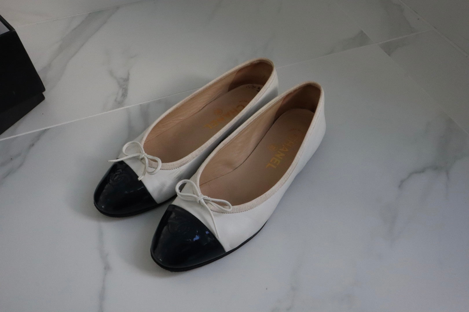Vintage Chanel flats (37) – Theragrefinery